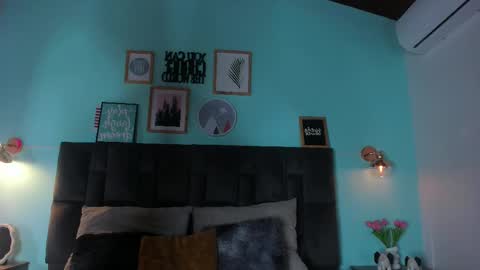 Snapshot of sarahevans__ chatting on 02.25.25 Sarah Evans online show from 02.25.25