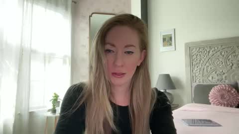 Snapshot of sarahgiroux86 chatting on 05.03.26 Sarah online show from 05.03.26