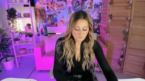 Divine Sarah NONUDE model online show from 12.21.24