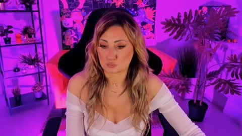 Divine Sarah NONUDE model online show from 02.28.25