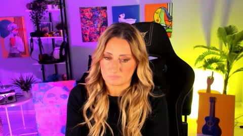 Divine Sarah NONUDE model online show from 10.15.25