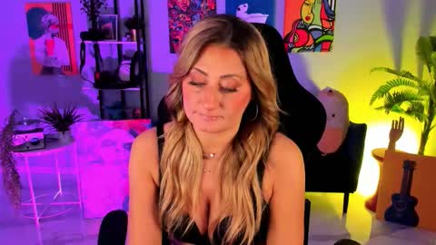 Divine Sarah NONUDE model online show from 10.31.25