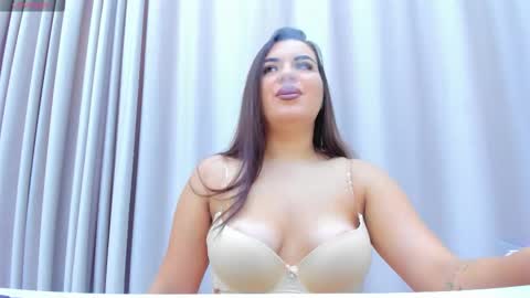 Snapshot of sarahloreen_ chatting on 09.21.25 sarahloreen_ online show from 09.21.25