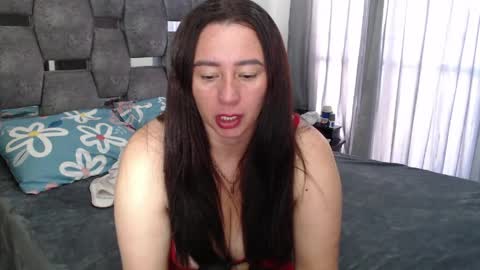 Snapshot of sarahott_1 chatting on 05.03.26 Lia online show from 05.03.26