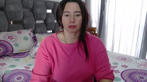 Snapshot of sarahott_1 chatting on 05.19.26 Lia online show from 05.19.26