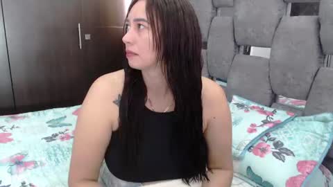 Snapshot of sarahott_1 chatting on 06.25.26 Lia online show from 06.25.26