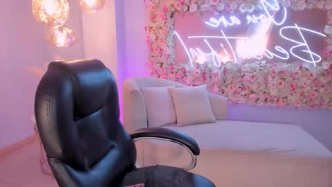 Snapshot of sarahrhodes_ chatting on 01.05.26 Sarah Rhodes online show from 01.05.26