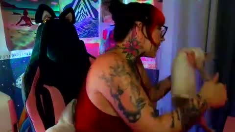 Sarah T online show from 10.19.25