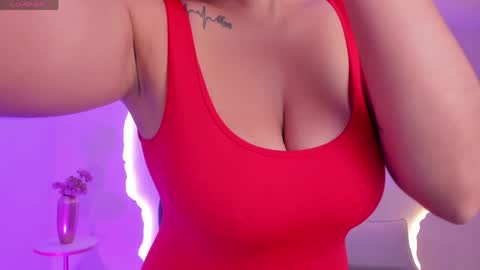 Snapshot of sarahyates chatting on 06.08.26 Sarah independent model online show from 06.08.26
