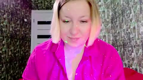 Snapshot of sarakatherin chatting on 04.23.26 Sara online show from 04.23.26