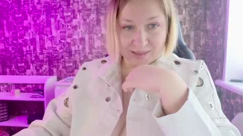 Snapshot of sarakatherin chatting on 04.27.26 Sara online show from 04.27.26