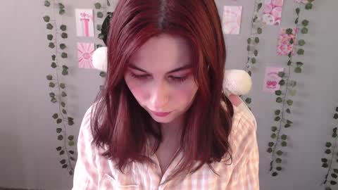 Snapshot of sarakinski chatting on 01.19.25 Sara online show from 01.19.25