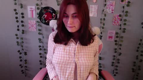 Snapshot of sarakinski chatting on 01.21.25 Sara online show from 01.21.25