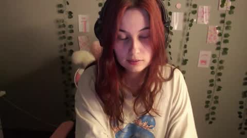 Snapshot of sarakinski chatting on 09.16.25 Sara online show from 09.16.25