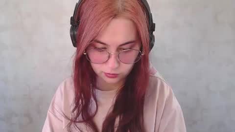 Snapshot of sarakinski chatting on 07.21.26 Sara online show from 07.21.26