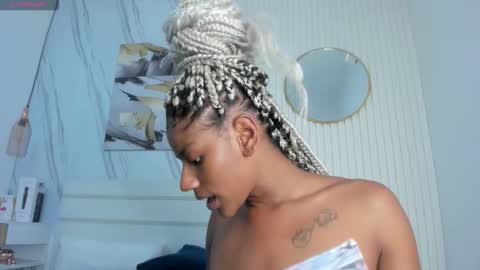 Snapshot of saralewwis chatting on 02.21.26 Sara Lewis online show from 02.21.26