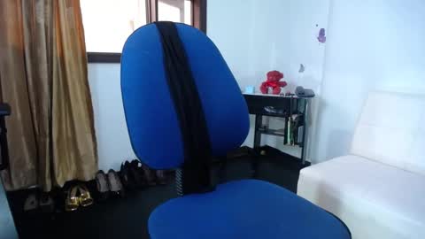 Saraloves online show from 01.30.25