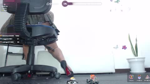 Saraloves online show from 02.18.25