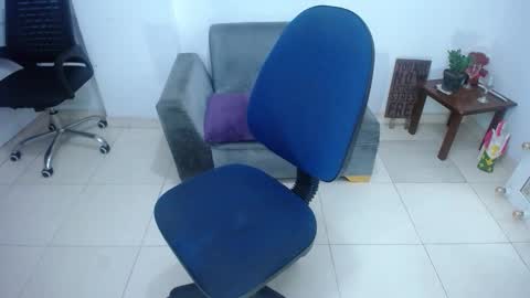 Saraloves online show from 12.05.25