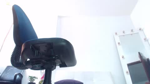 Saraloves online show from 03.25.26