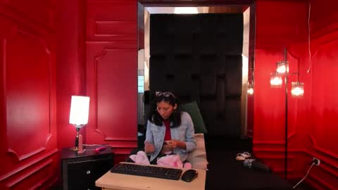 Snapshot of saranaomy_ chatting on 11.03.25 Sara and Edward online show from 11.03.25