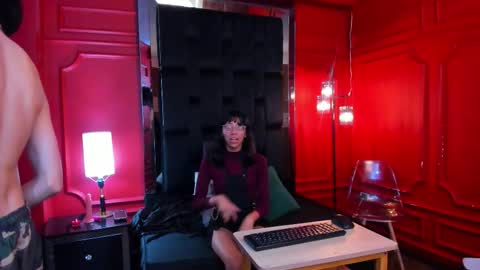 Snapshot of saranaomy_ chatting on 11.08.25 Sara and Edward online show from 11.08.25