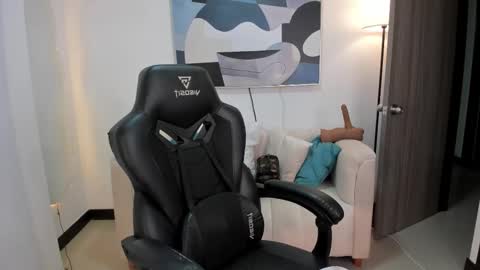 I am Sara  online show from 11.24.25