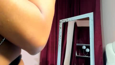 Snapshot of sarasolei chatting on 10.11.25 ZaraSolei online show from 10.11.25