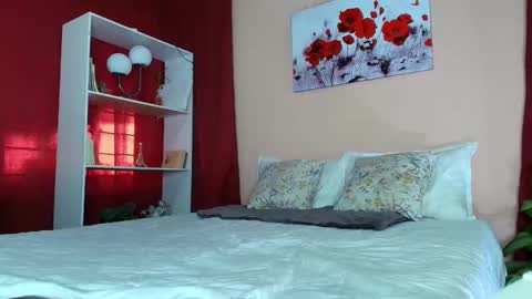 Snapshot of sarasolei chatting on 10.27.25 ZaraSolei online show from 10.27.25