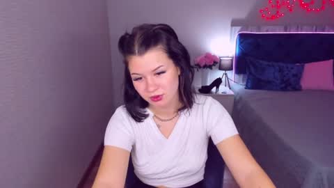 Snapshot of saravivid chatting on 06.12.26 SaraVivid online show from 06.12.26