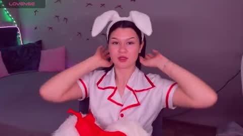 Snapshot of saravivid chatting on 06.17.26 SaraVivid online show from 06.17.26