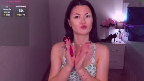 Snapshot of saravivid chatting on 06.19.26 SaraVivid online show from 06.19.26