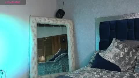 Snapshot of sarawilliamss_ chatting on 01.12.25 Sara W online show from 01.12.25