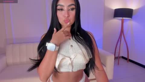 Sara Winstone online show from 03.05.25