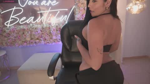 Sara Winstone online show from 03.07.26