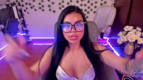 saray__jones online show from 01.08.25