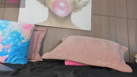 Snapshot of saraycollins chatting on 07.16.26 online show from 07.16.26