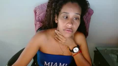 Snapshot of saraylittle chatting on 12.01.25 Saray online show from 12.01.25