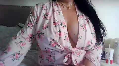 Snapshot of saretta46 chatting on 10.11.25 Sara online show from 10.11.25