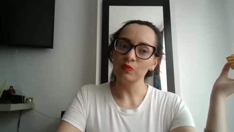 Snapshot of sarita_start chatting on 09.23.25 sarita_start online show from 09.23.25