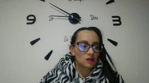 Snapshot of sarita_start chatting on 11.18.25 sarita_start online show from 11.18.25