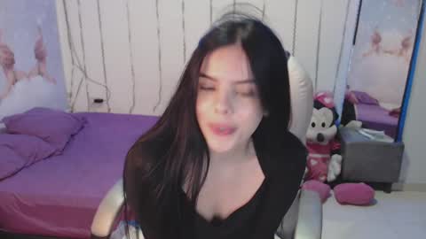 Snapshot of saritaprincess chatting on 12.13.24 Sara online show from 12.13.24