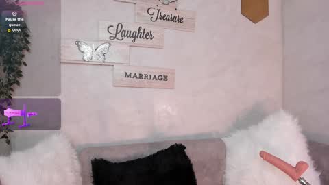 Snapshot of saritas_ chatting on 01.25.25 SARA online show from 01.25.25