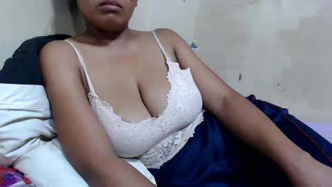 Snapshot of saronette chatting on 12.18.24 saronette online show from 12.18.24