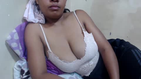 Snapshot of saronette chatting on 12.28.24 saronette online show from 12.28.24