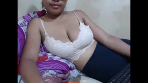 Snapshot of saronette chatting on 01.09.25 saronette online show from 01.09.25