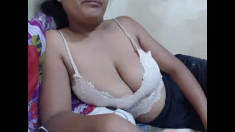 Snapshot of saronette chatting on 01.11.25 saronette online show from 01.11.25