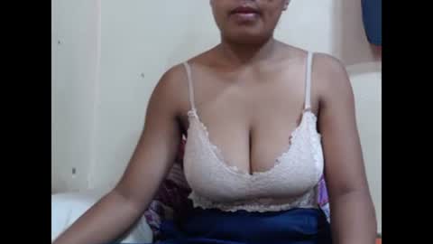 Snapshot of saronette chatting on 01.13.25 saronette online show from 01.13.25