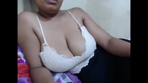 Snapshot of saronette chatting on 01.15.25 saronette online show from 01.15.25