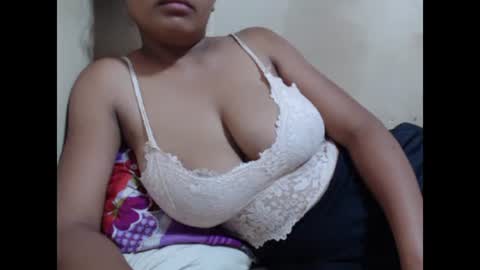 Snapshot of saronette chatting on 01.16.25 saronette online show from 01.16.25